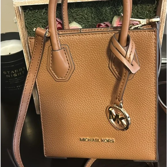 Micheal Kors Mercer Extra-Small Pebbled Leather Crossbody Bag. - Picture 2 of 3